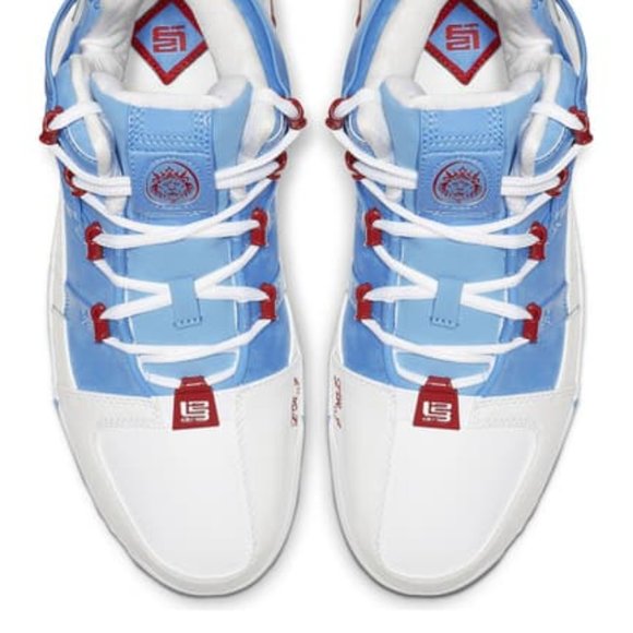 NWT NIKE Zoom LeBron 3 QS Sneaker